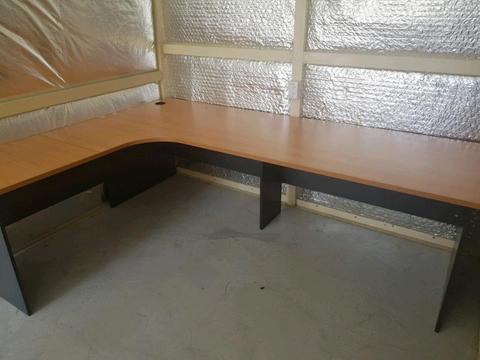 High quality 2.4m Corner desk, good condition
