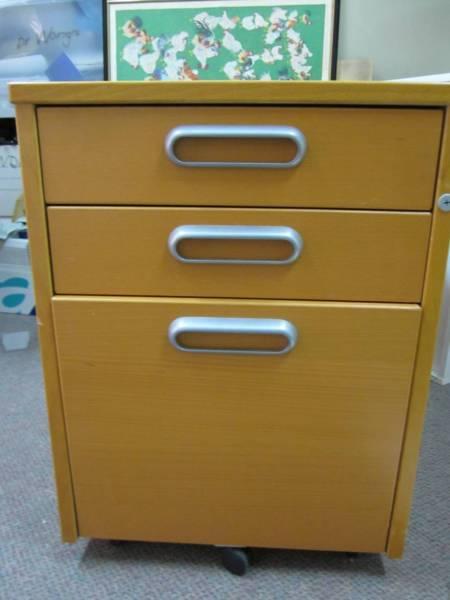 Office unit with 2 drawers and bottom filing drawer