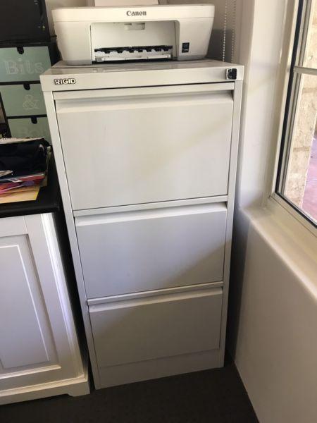 3 drawer metal filing cabinet with key. Pick up from Baldivis