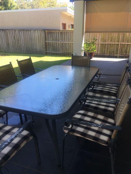 Outdoor table & 8 chairs