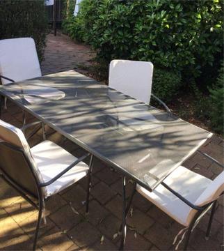Outdoor setting, table and 4 chairs with cushions