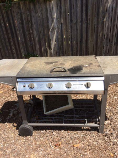 4 burner BBQ in working condition