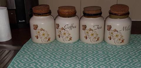 POTTERY Kitchen Set - Tea / Coffee milk jugs sugar nowl