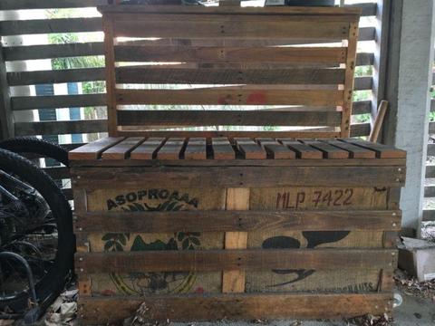 Pallet bench seat and bar