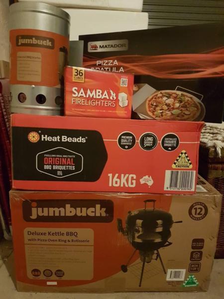 New Jumbuck kettle bbq with pizza ring and rotisserie
