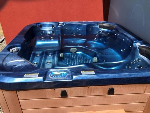 AS NEW 5 PERSON SPA