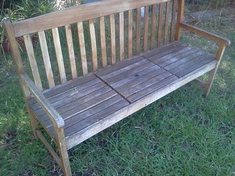 Wooden Garden Bench with Lift-Up Centre Section