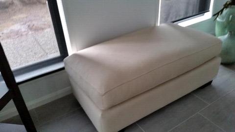 BENCH SEAT IN CREAM FABRICLength 1.2 Width 60 cm Height 40 cm Det