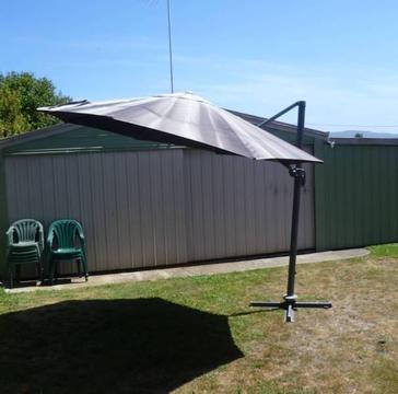 Outdoor Cantilever Umbrella - 3 Metre