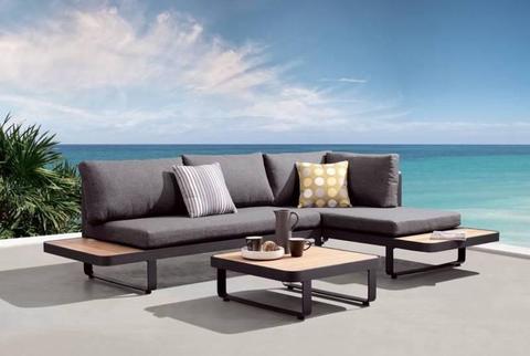 OUTDOOR FURNITURE LOUNGE ( BRAND NEW )