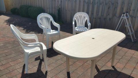 Wanted: Outdoor Setting with six chairs