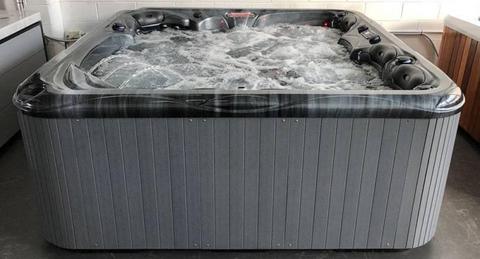 7 SEATER TORQUAY OUTDOOR SPA POOL $10,999