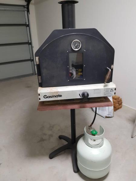 Gasmate Pizza Oven with Gas Cylinder