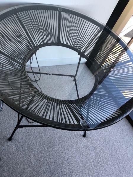 Outdoor glass top table into condition