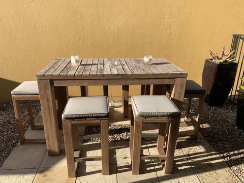 Bar Leaner Table With 6 Stools