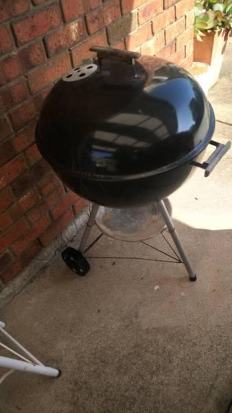 WEBER KETTLE BBQ and WEBER RECIPE BOOK