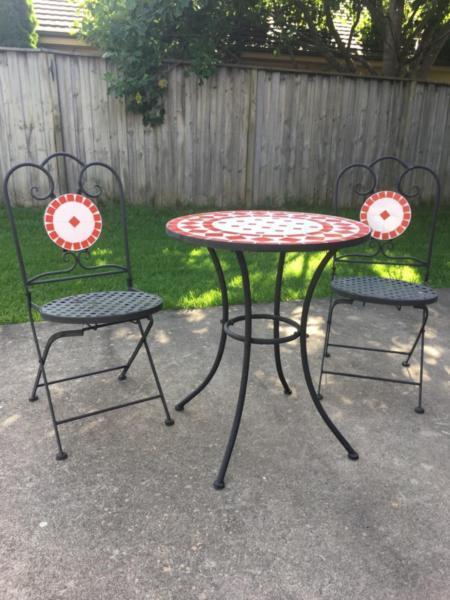 Outdoor Metal Frame Small Round Table Setting