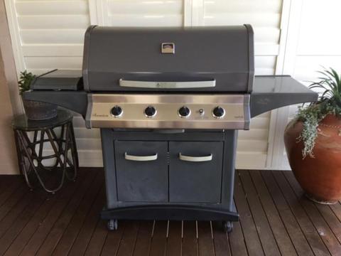 Everdure 4 burner with Wok sideburner BBQ in good condition