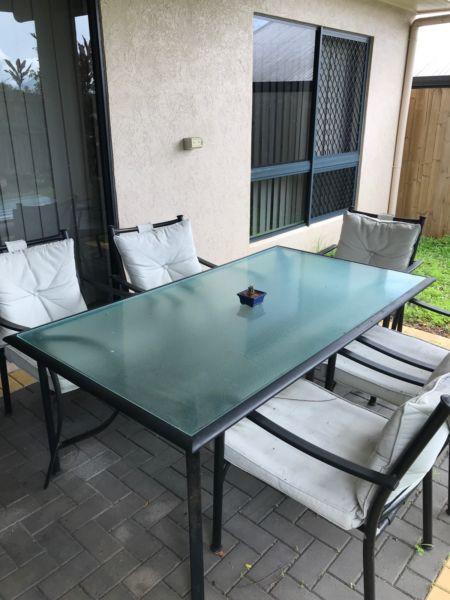 Outdoor Table and 6 Chairs