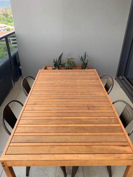 Outdoor Setting - Wooden Table Metal Chairs (4)
