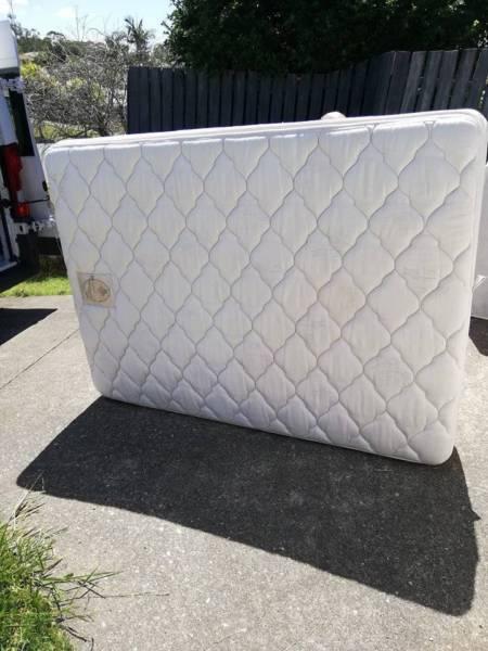 Can deliver)2 Double Sealy Pillow top and Queen mattress for safe