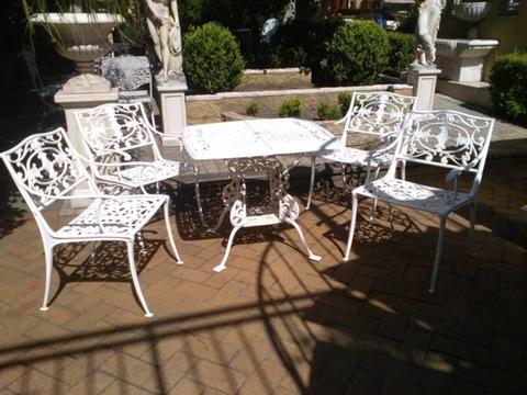 OUTDOOR DINING exclusive setting 5 piece ARM REST