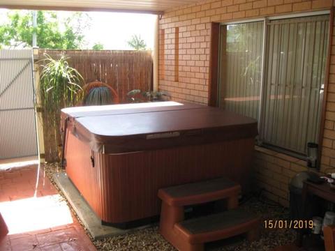 Hotspring SX Spa For Sale in good condition