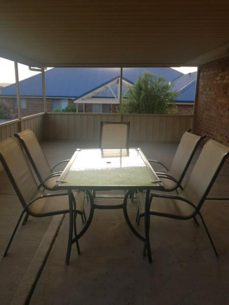 Outdoor table and x5 chairs