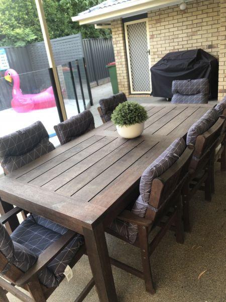 8 SEATER WOODEN OUTDOOR SETTING