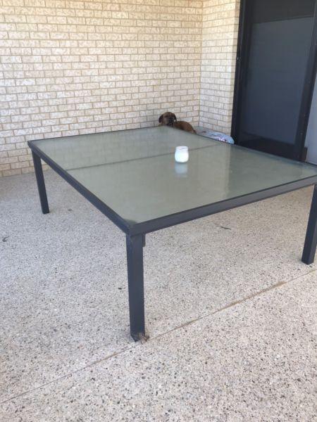 Wanted: Outdoor glass table