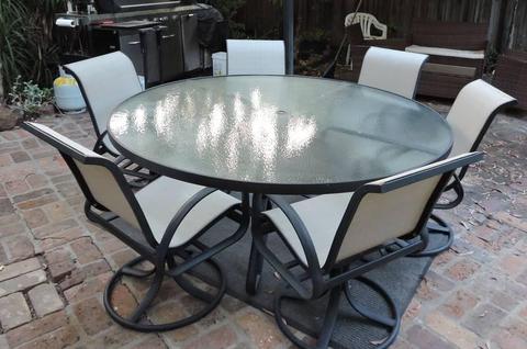 Large round outdoor 7 piece setting