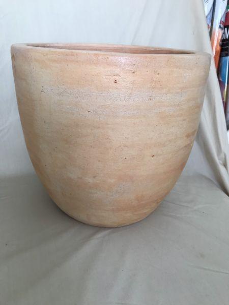 Terracotta egg pot