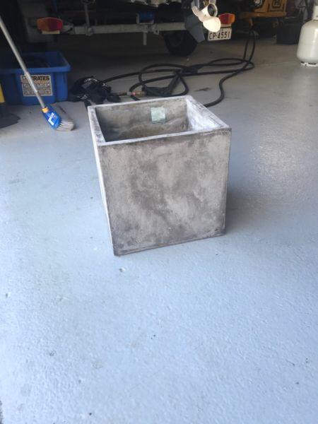 Lightweight concrete pot