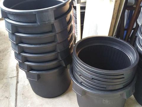 NEW 320mm large plastic pots. $8ea