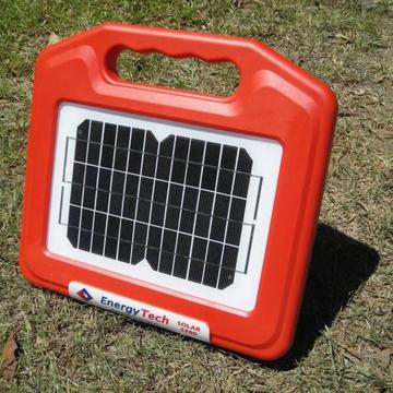 7KM Electric Fence SOLAR Energiser & Battery or USB Charger