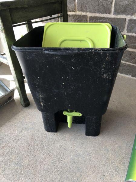 Composter $20