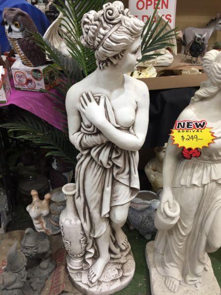 Goddess lady Roman busy garden statues ornament