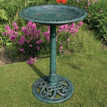 Pedestal Bird Bath Feeder Garden Decor. NEW never used