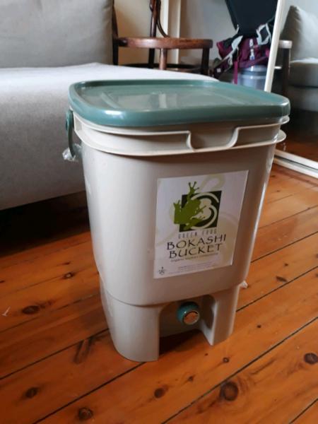 Bokashi compost bucket