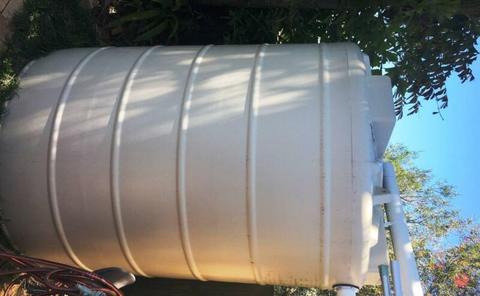 Rain Water Tank (3,000 litres) and pump - great working condition