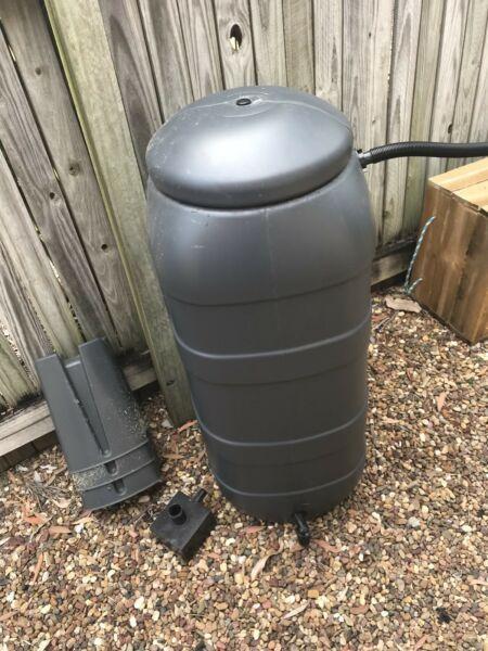 Water tank 100ltr includes down pipe diverter