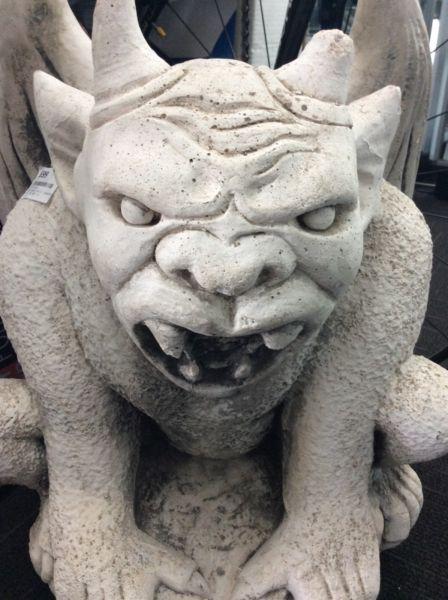 61982 - Gargoyle Statue