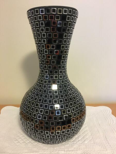 Black mirror vase
