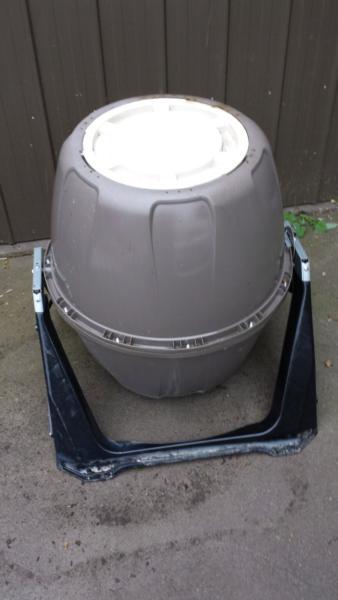 Composter tumbler not to big top condition still avaliable