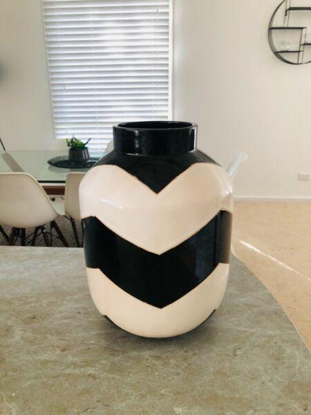 Vase - black & white chevron