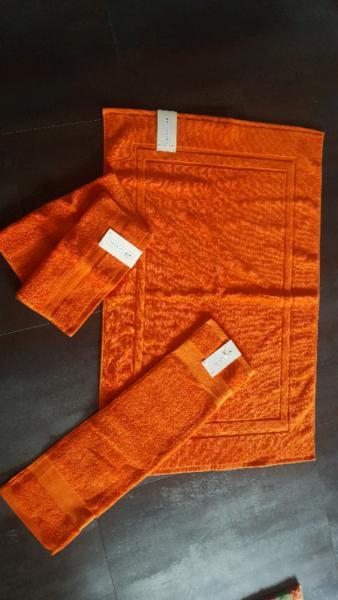 Target Grandeur Orange Set -Bath Mat, Hand Towel, 2x Facewashers