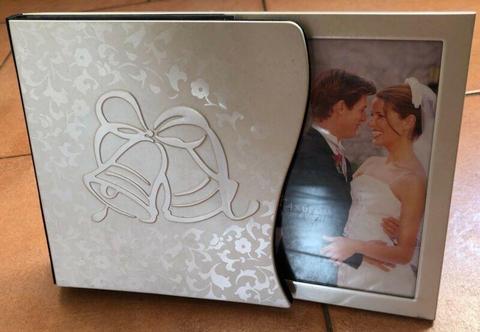 Wedding photo album and picture frame combined