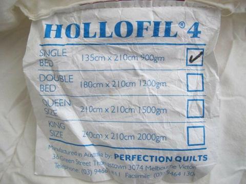 Dacron Hollofil 4 Doona. Single Bed. Excellent Condition