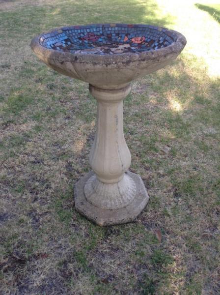 CONCRETE GARDEN BIRD BATH