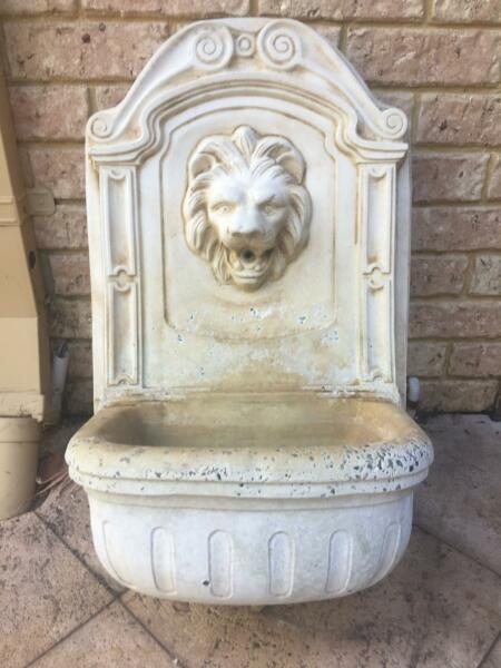 Italian lion fountain wall mounted amazing quality
